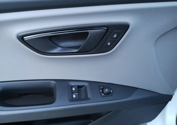 Seat Leon cena 50900 przebieg: 37000, rok produkcji 2018 z Nowa Dęba małe 232